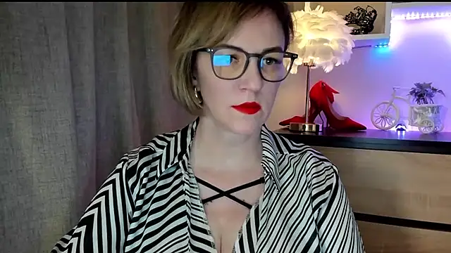 feliziaDesire online show from October 12, 2025, 1:10 pm