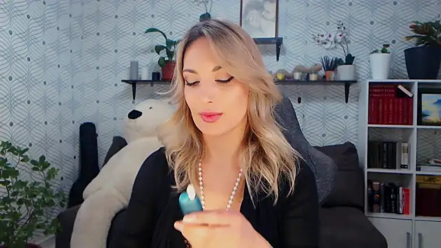 Snapshot of MillaXQueen chatting on February 5, 2026, 1:16 pm MillaXQueen online show from February 5, 2026, 1:16 pm