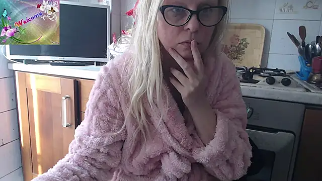 martachatte online show from December 1, 2025, 8:41 am