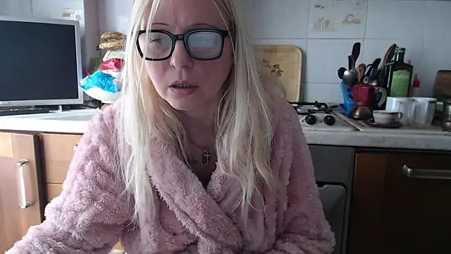 martachatte online show from February 10, 2026, 10:52 am