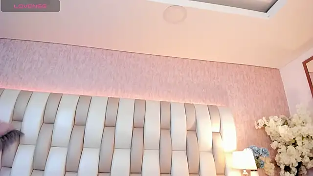 Rebeca jones online show from February 7, 2025, 1:11 pm