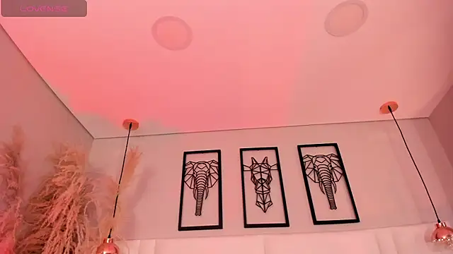 Rebeca jones online show from September 19, 2025, 12:06 pm