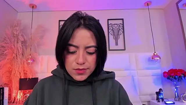 Rebeca jones online show from November 21, 2025, 12:15 pm