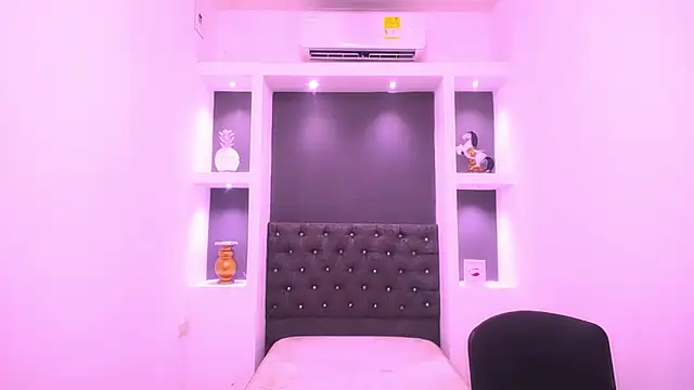 Snapshot of BeautyEyesxo chatting on March 21, 2025, 8:08 pm BeautyEyesxo online show from March 21, 2025, 8:08 pm