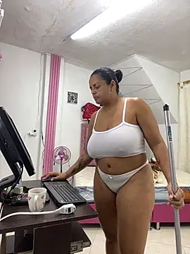 Snapshot of Rossestoner chatting on April 10, 2026, 5:23 am Rossestoner online show from April 10, 2026, 5:23 am