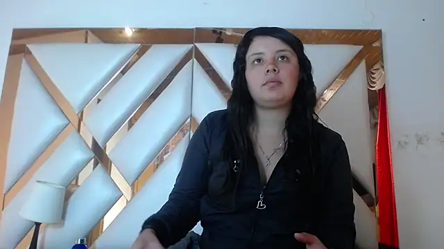 nathaly low1 online show from May 15, 2026, 1:07 pm