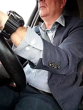 stiffandlubedxh online show from April 13, 2026, 9:09 pm