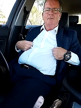 stiffandlubedxh online show from April 21, 2026, 2:51 am