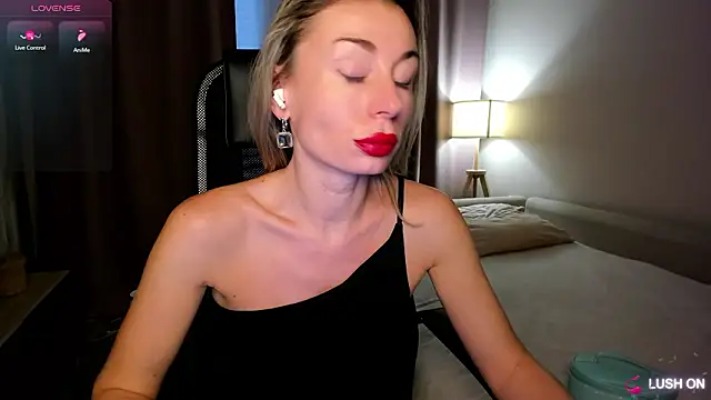 DannaEvan online show from February 14, 2026, 11:40 am