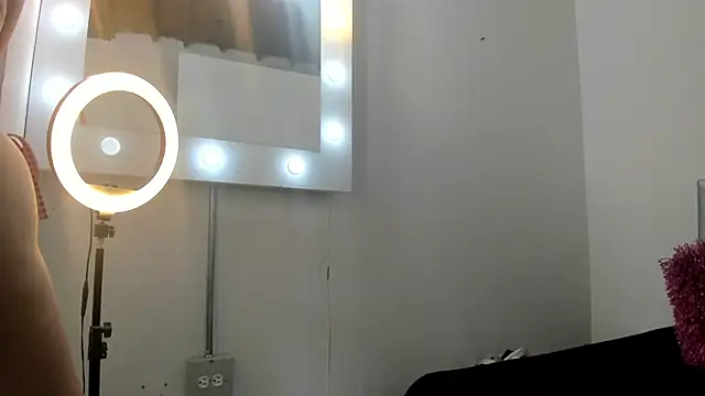 SEXXYLATINCOUPLE1 online show from October 16, 2025, 10:27 am