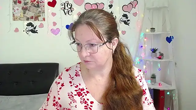 VanessaHotts online show from January 28, 2025, 6:05 am