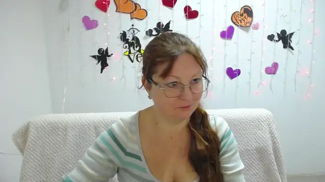 VanessaHotts online show from March 3, 2025, 6:04 am