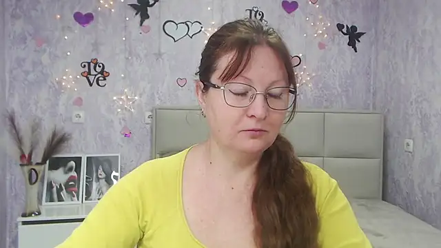 VanessaHotts online show from March 10, 2025, 6:05 am