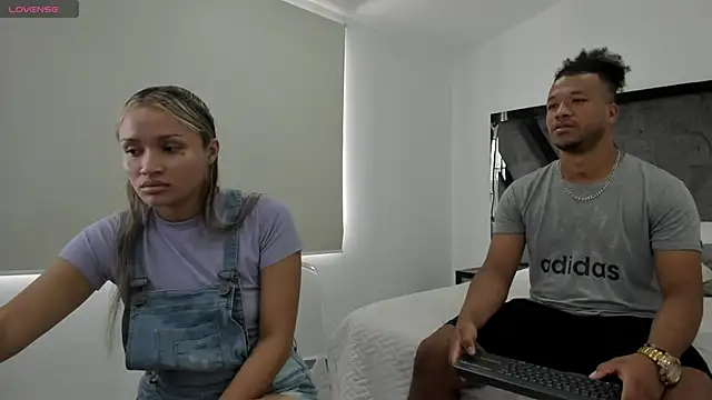 AnnieAndStefan online show from January 8, 2025, 2:46 pm