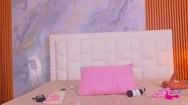 naughty ebonyy online show from December 14, 2025, 7:29 pm