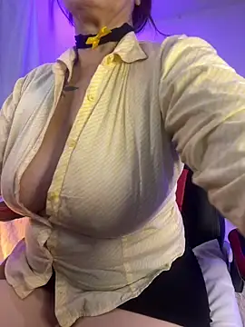 lonely shewolf online show from March 7, 2025, 9:27 pm