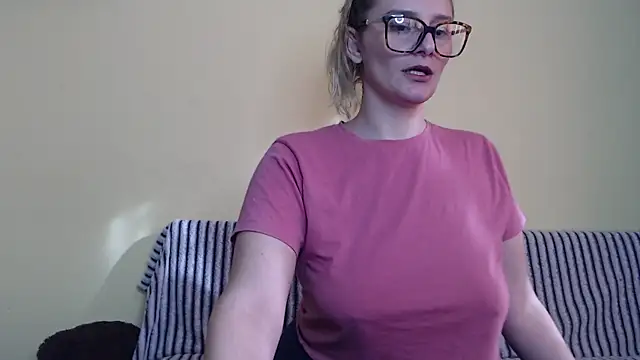 Snapshot of alicesweet21 chatting on February 6, 2025, 8:18 am alicesweet21 online show from February 6, 2025, 8:18 am