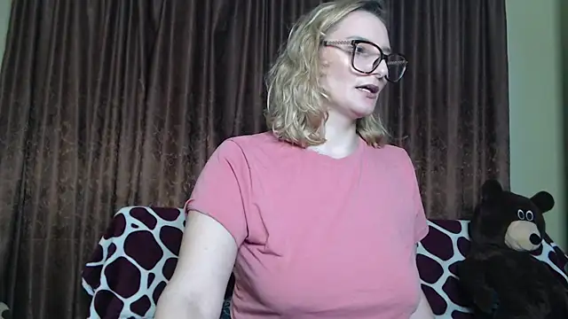 Snapshot of alicesweet21 chatting on March 4, 2025, 12:50 am alicesweet21 online show from March 4, 2025, 12:50 am