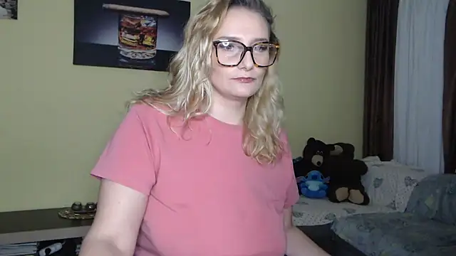 Snapshot of alicesweet21 chatting on January 14, 2026, 10:03 pm alicesweet21 online show from January 14, 2026, 10:03 pm