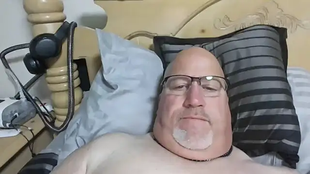 Snapshot of Bigbear0563 chatting on October 27, 2025, 5:55 am Bigbear0563 online show from October 27, 2025, 5:55 am