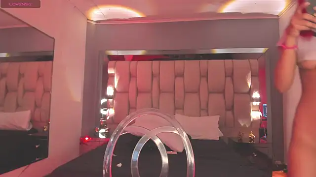 Emmily Savage online show from February 7, 2025, 7:07 am