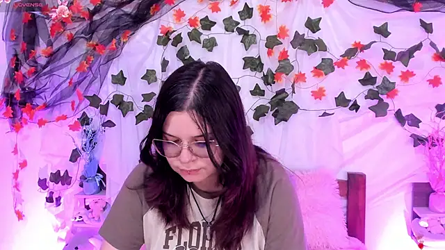 Snapshot of Mey_moon chatting on February 6, 2025, 2:58 pm Mey moon online show from February 6, 2025, 2:58 pm