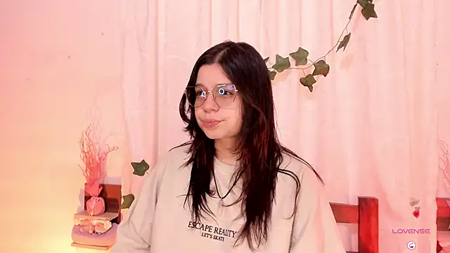 Snapshot of Mey_moon chatting on February 15, 2025, 5:17 pm Mey moon online show from February 15, 2025, 5:17 pm