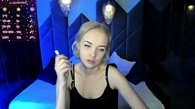 StephanieSweety online show from February 21, 2025, 2:38 pm