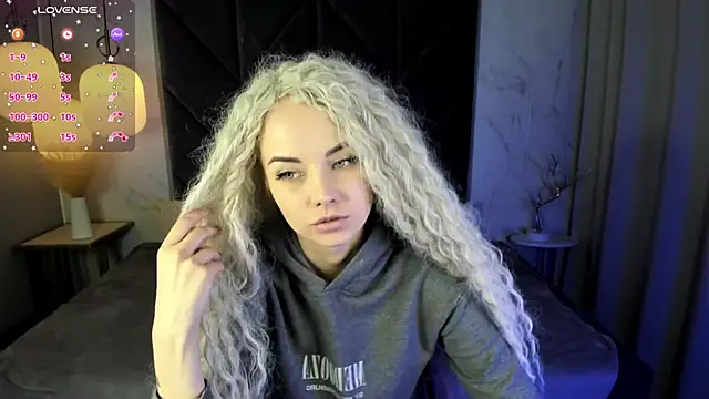 StephanieSweety online show from March 17, 2025, 1:50 pm