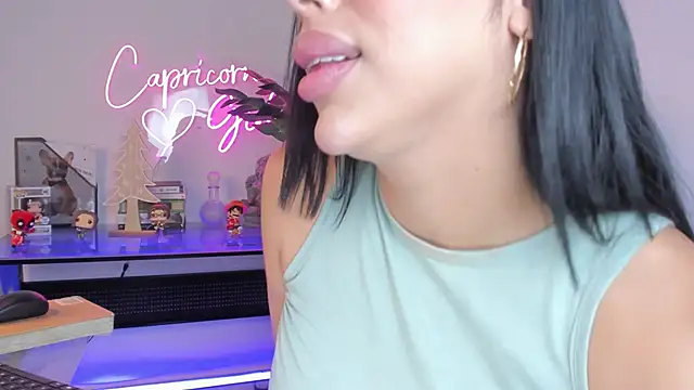 Korina Saenz01 online show from December 5, 2025, 6:59 pm