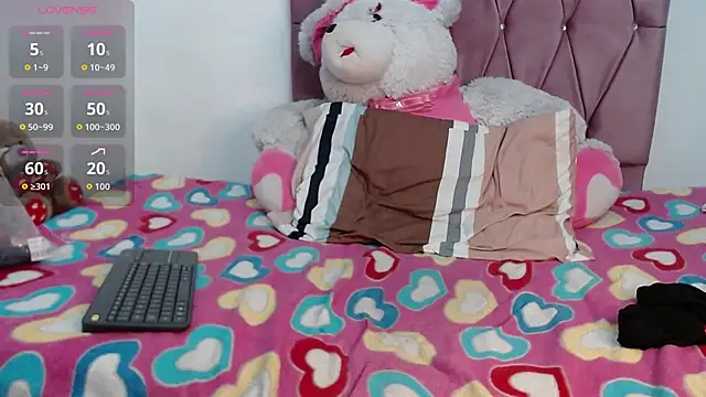 Snapshot of Zara_jay001 chatting on December 14, 2025, 10:14 pm Zara jay001 online show from December 14, 2025, 10:14 pm