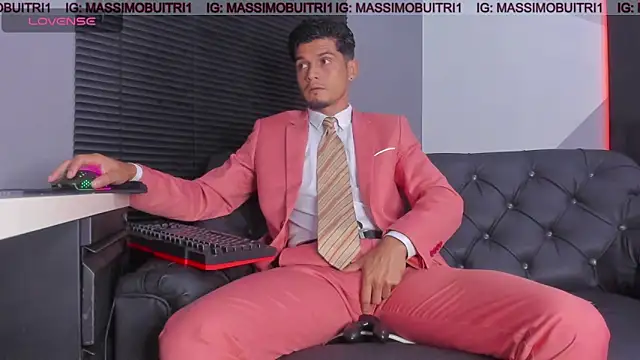 Snapshot of massimo_g chatting on June 7, 2026, 12:04 am massimo g online show from June 7, 2026, 12:04 am