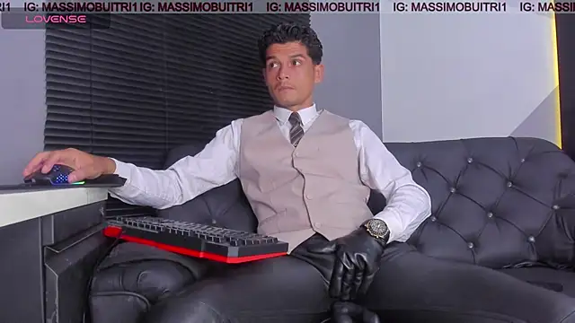 Snapshot of massimo_g chatting on July 1, 2026, 12:23 am massimo g online show from July 1, 2026, 12:23 am