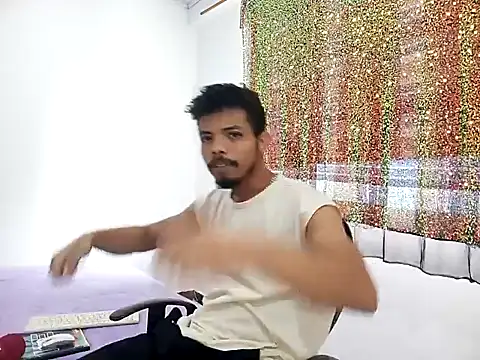 Snapshot of danidiazto2023 chatting on February 11, 2025, 5:40 pm danidiazto2023 online show from February 11, 2025, 5:40 pm