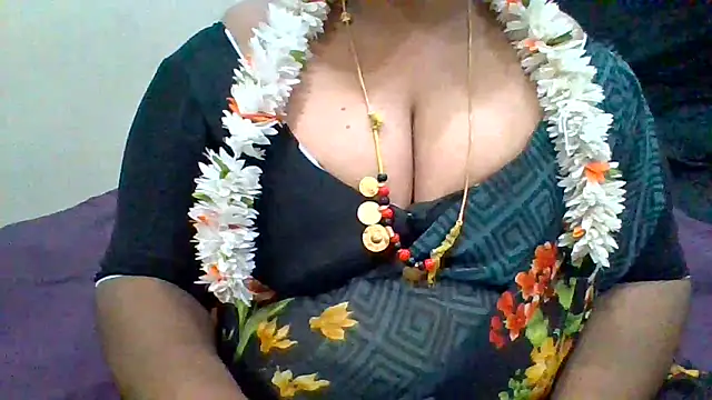 Snapshot of archanatelugu9 chatting on January 24, 2025, 10:00 am archanatelugu9 online show from January 24, 2025, 10:00 am