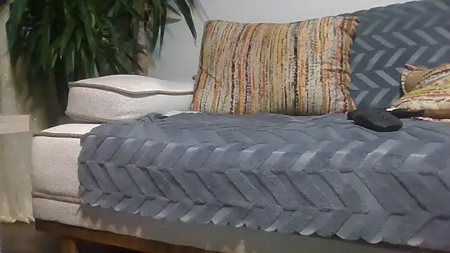 reslerkek31 online show from December 14, 2025, 8:24 pm