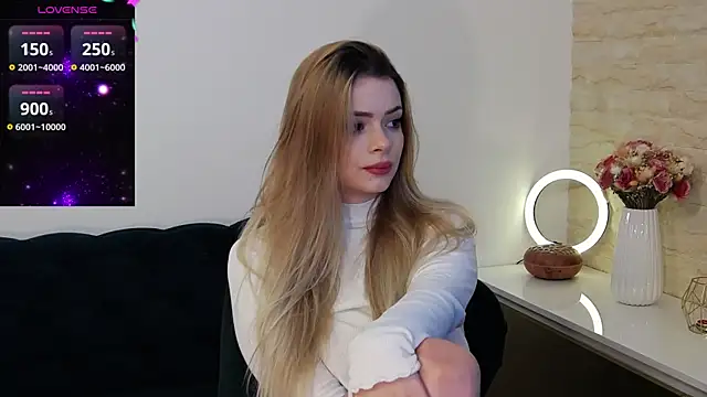 Snapshot of Kailynn_Moenn chatting on December 6, 2024, 7:23 pm Kailynn Moenn online show from December 6, 2024, 7:23 pm