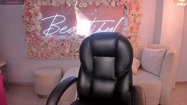 MileyCruz  online show from April 8, 2026, 7:25 pm