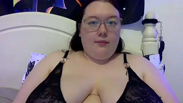 Sexycurvyemilyy online show from September 20, 2025, 10:00 pm