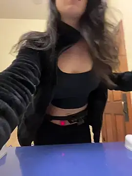 Natur4lBeautyb33 online show from December 10, 2024, 4:45 am