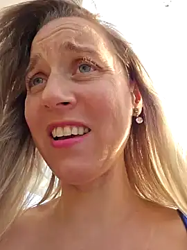 SkyelarSommer online show from December 5, 2024, 9:39 pm