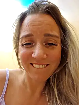 SkyelarSommer online show from December 8, 2024, 4:25 am