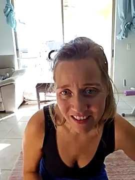 SkyelarSommer online show from December 13, 2024, 4:27 pm