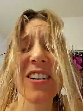 SkyelarSommer online show from January 5, 2025, 2:38 am