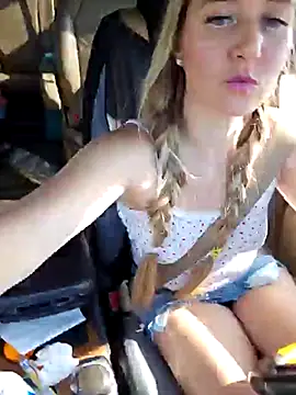 SkyelarSommer online show from February 13, 2025, 8:45 pm