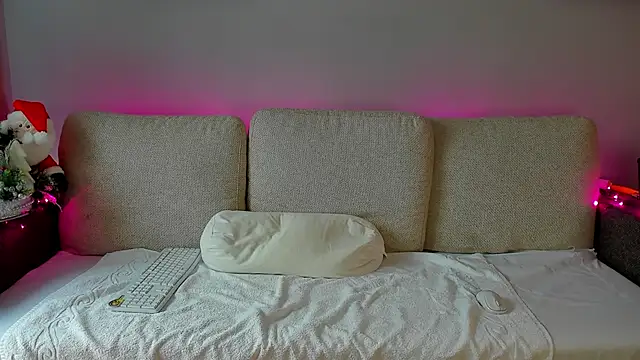 bellahot77 online show from December 21, 2025, 10:44 am