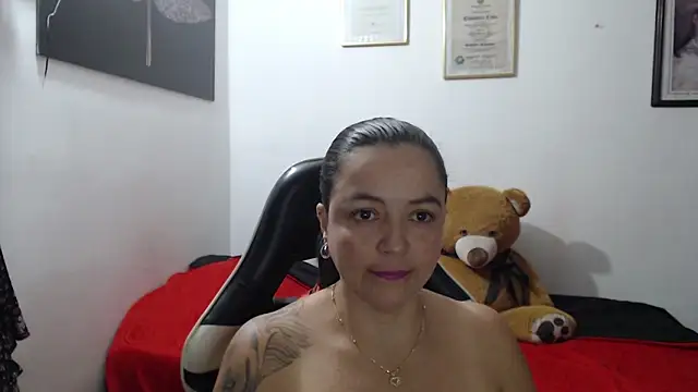 Snapshot of katty_lorens chatting on May 16, 2026, 11:25 pm katty lorens online show from May 16, 2026, 11:25 pm