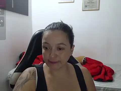 Snapshot of katty_lorens chatting on May 22, 2026, 12:40 am katty lorens online show from May 22, 2026, 12:40 am