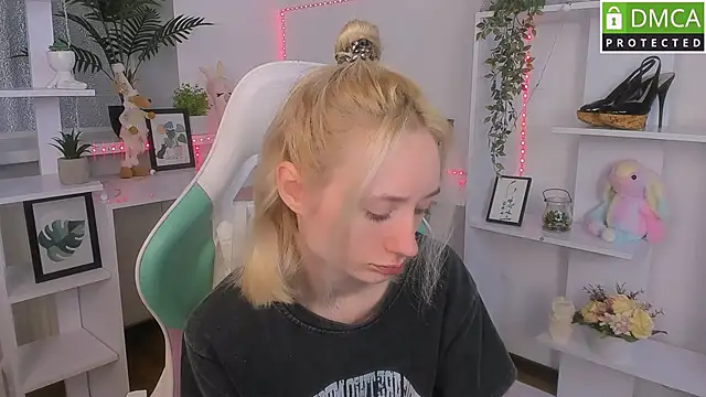 Katia Kim online show from October 23, 2025, 5:40 am