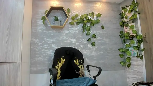 Snapshot of Mhelanny2 chatting on May 10, 2026, 8:14 pm Mhelanny2 online show from May 10, 2026, 8:14 pm